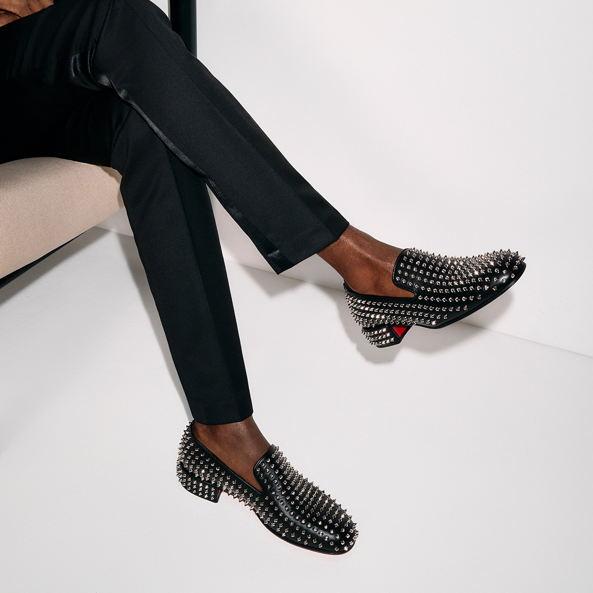 Christian Louboutin FREDDY FLAT スタッズシューズ