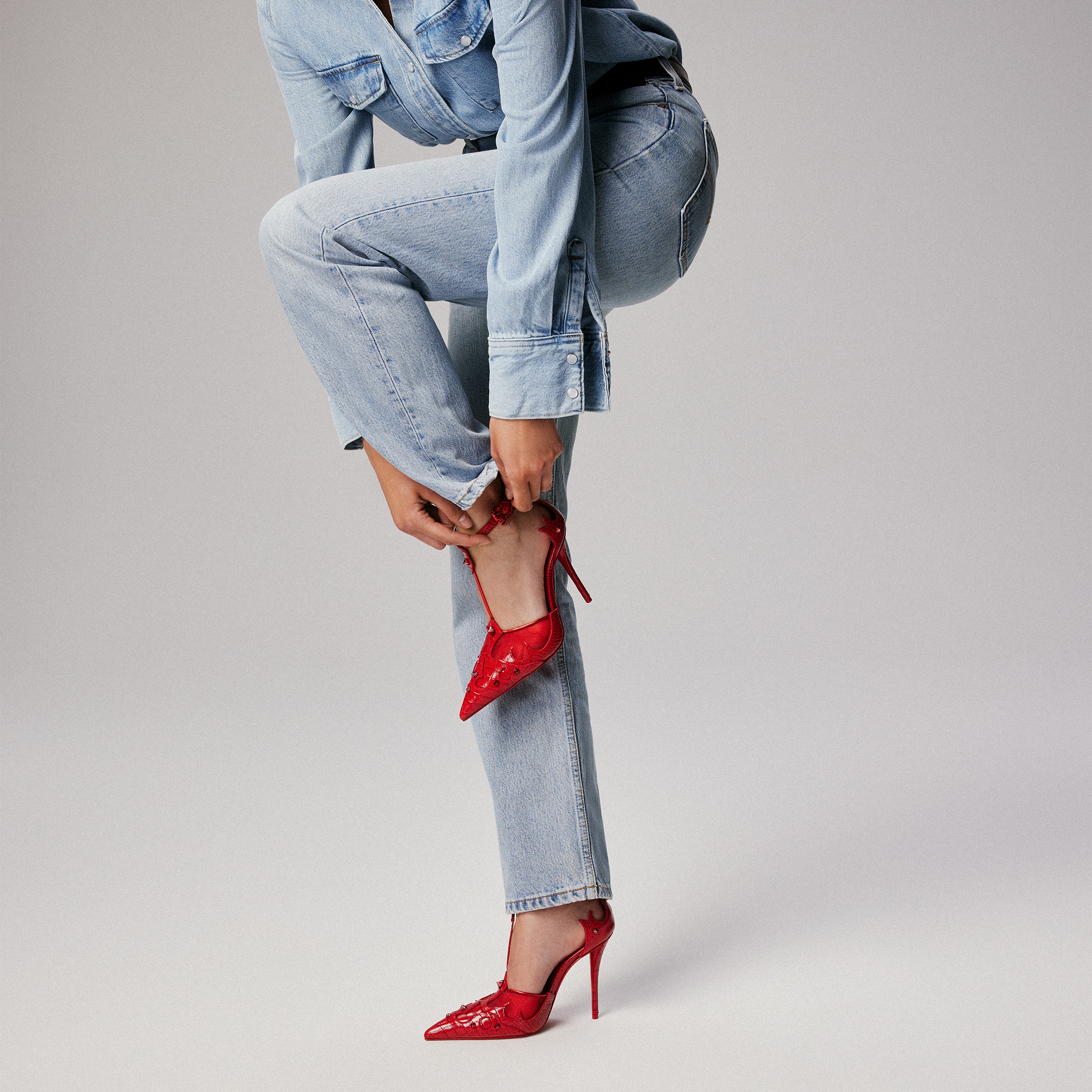 Teetiag - 100 mm Strappy pumps - Alligator embossed calf