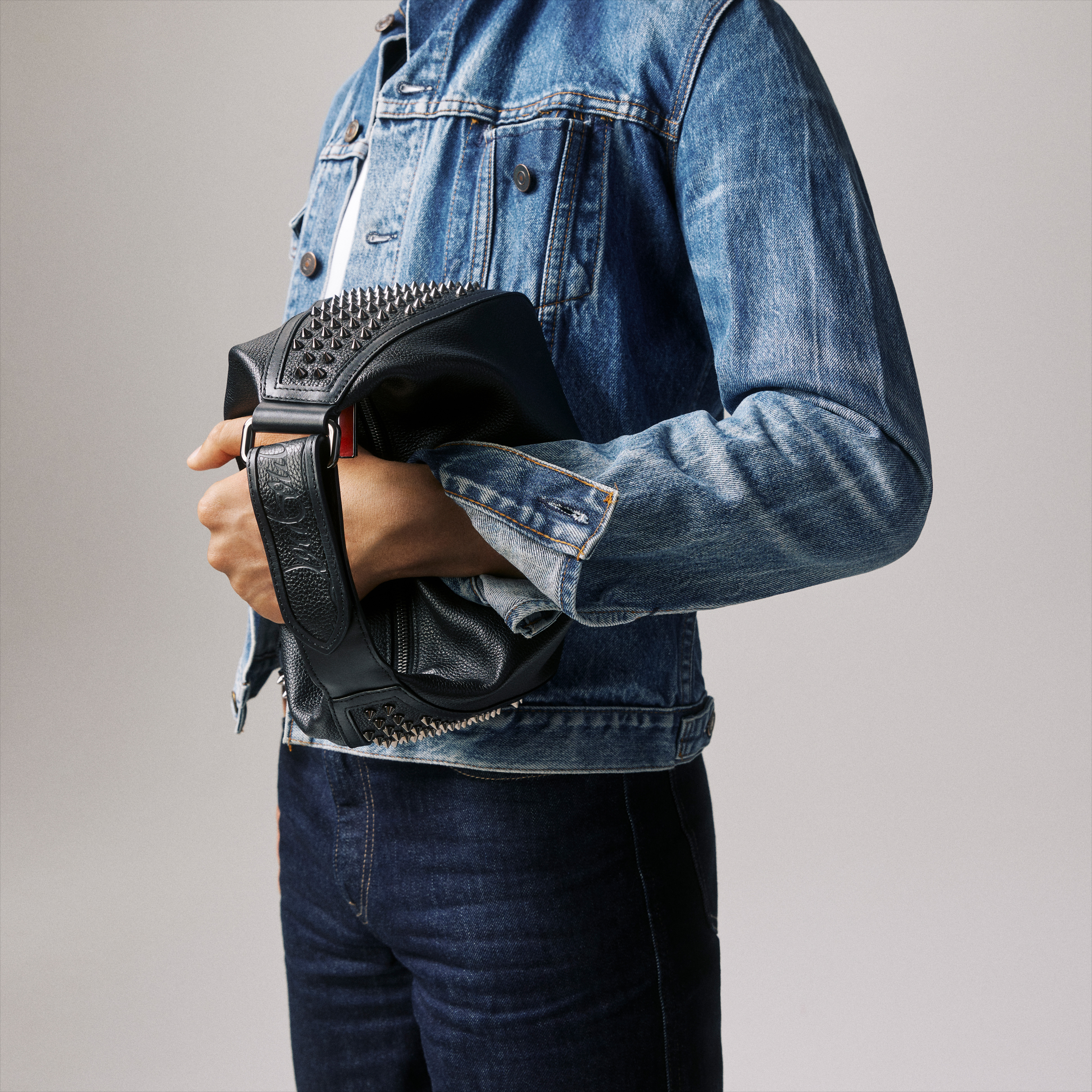 【Christian Louboutin】ラインストーンリボンバックストラップ Funky - Pouch - Calf leather and spikes - Black - Christian