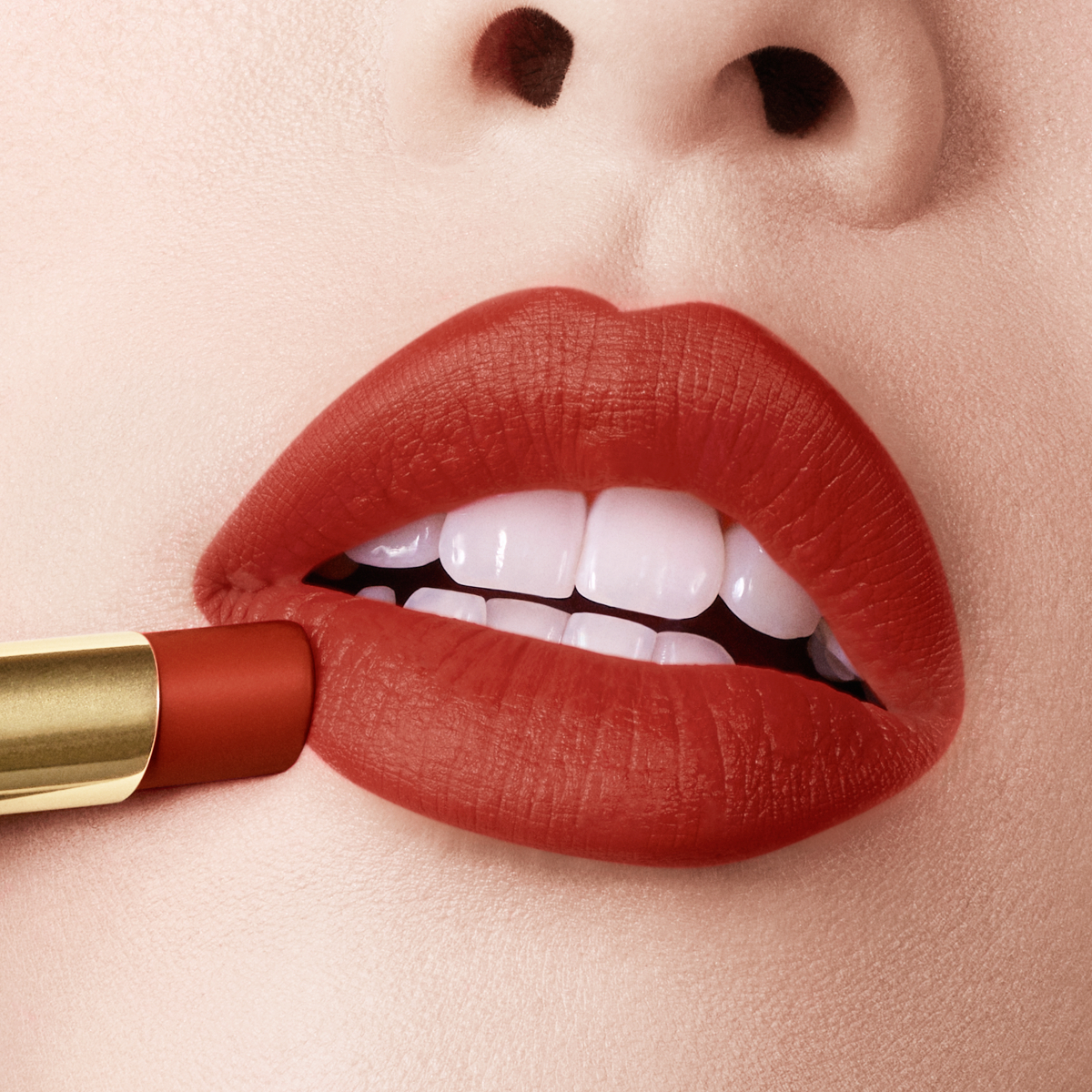 Rouge Stiletto Lumi Matte