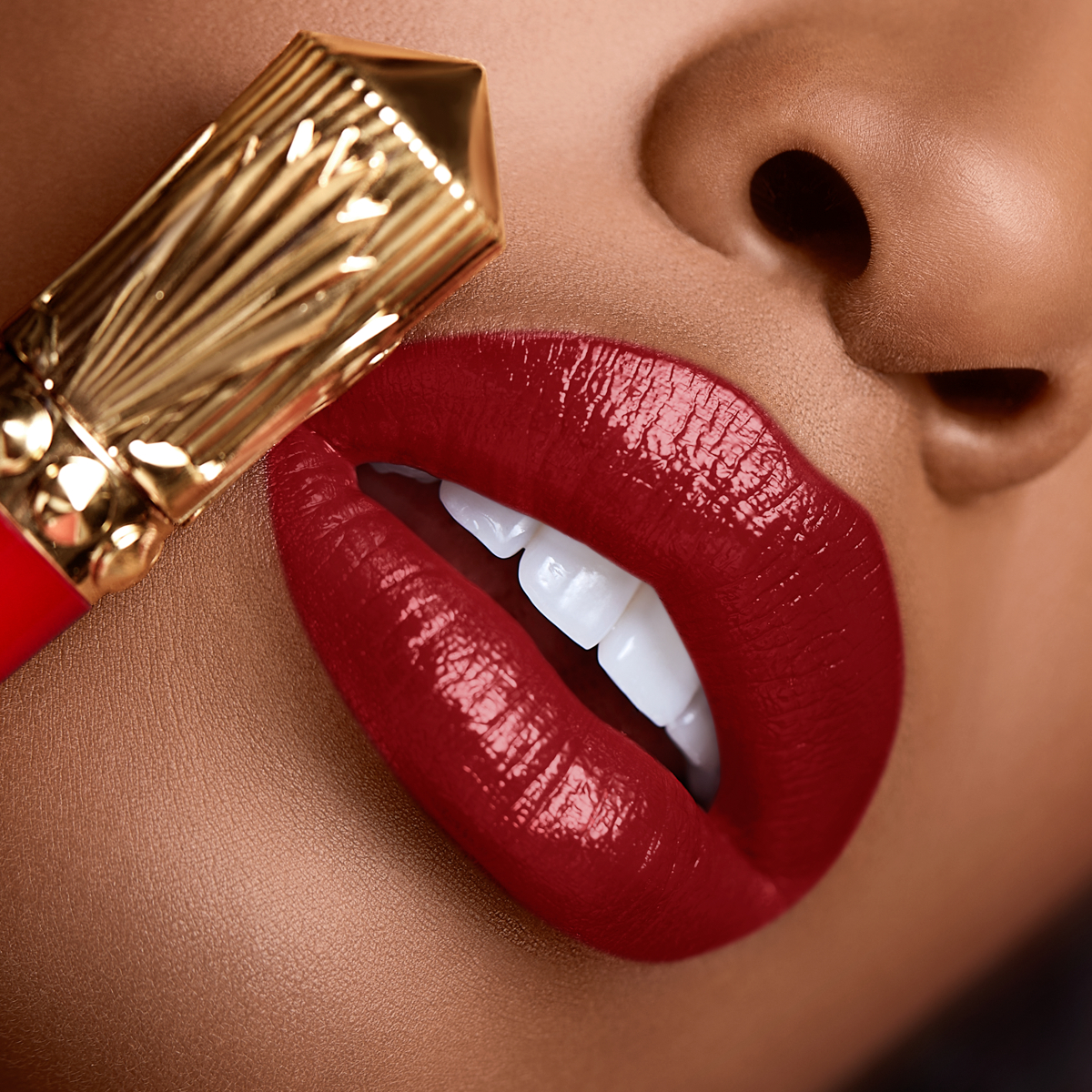 Rouge Stiletto Glossy Shine - Shine Lipstick - Red Walk 146S