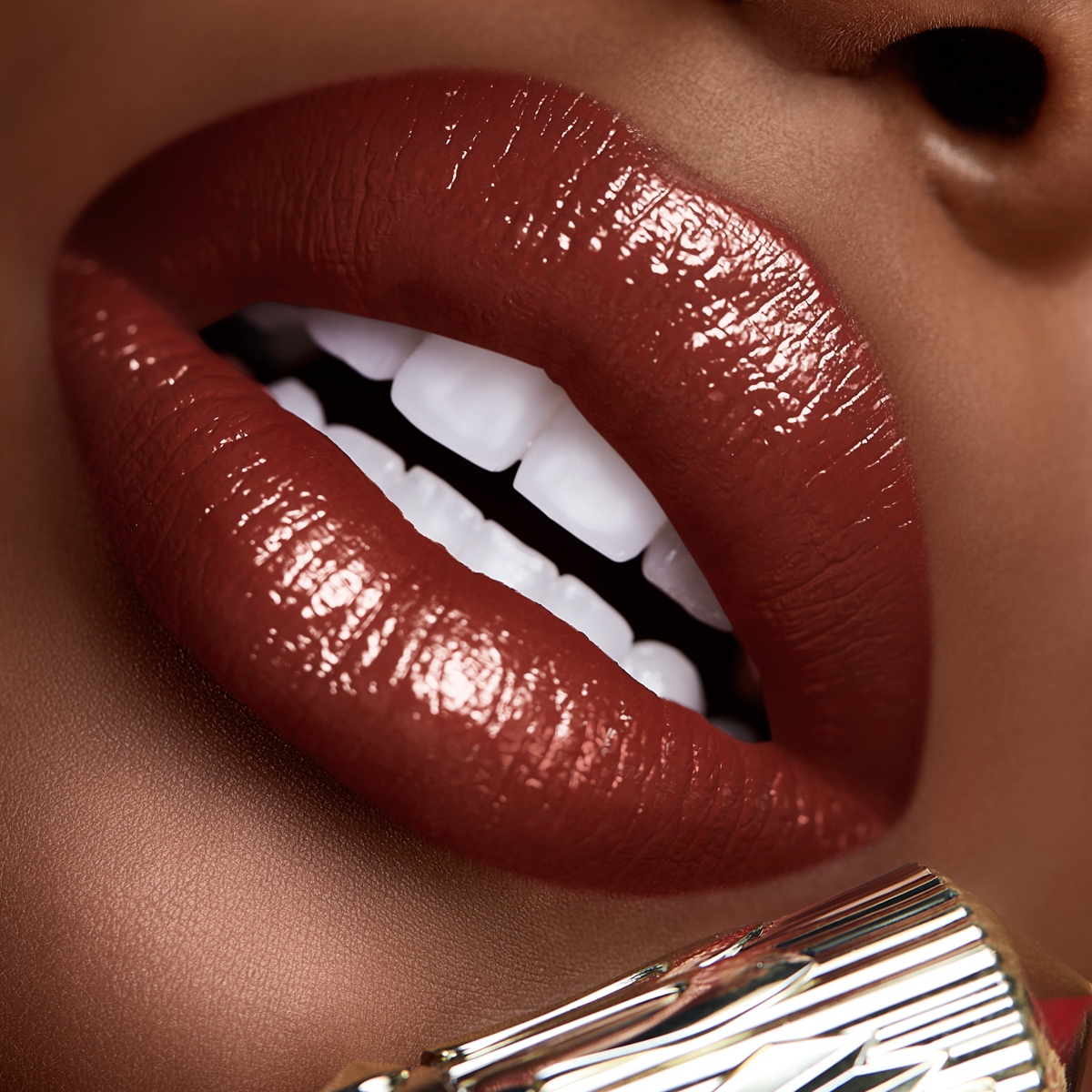 Rouge Stiletto Glossy Shine - Shine Lipstick - Cacao Temple 447S