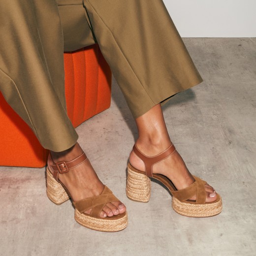 美品Christian Louboutin ベージュ ハイヒール